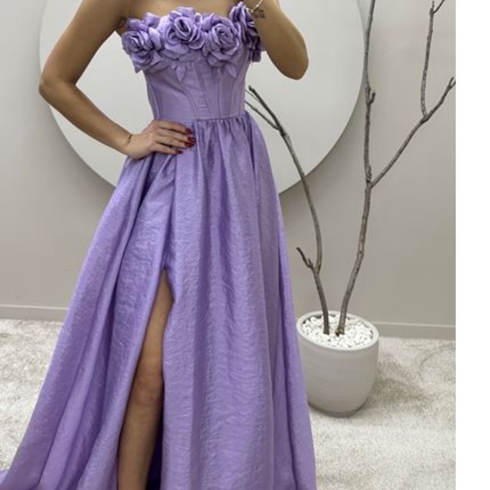 Elegant Lavender Strapless Dress